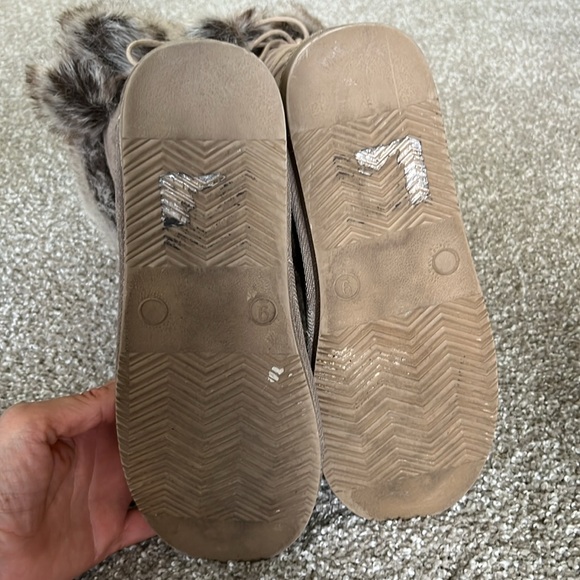 Casual Winter boots size 8 faux suede outer faux fur lining & lace up w Pom Pom - Picture 12 of 16